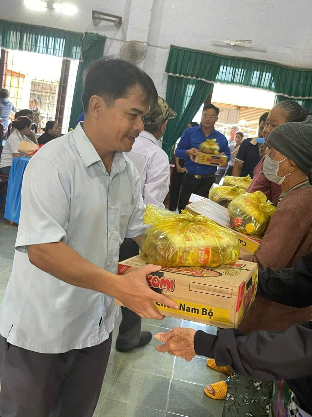 Tặng quà Buôn Phê 3